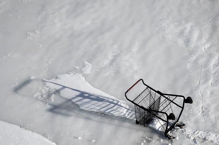 Abandoned shopping Trolley in the Lachine CanalISO 100 - 80mm - f4.5 - 1/1250 sec